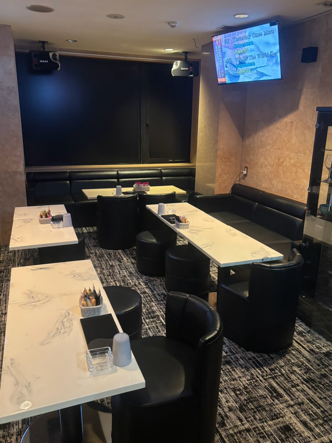 SNACK 秘密の部屋の店内の様子